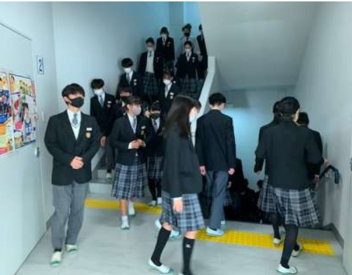 大阪市立咲くやこの花中学校・高校の制服写真画像まとめ・レビュー口コミ評判・生徒の着こなし・夏服冬服詳細情報