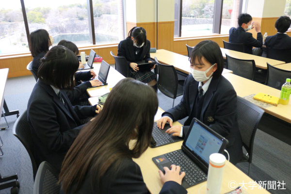 追手門学院大手前中学校・高等学校の制服画像。制服ランキング。