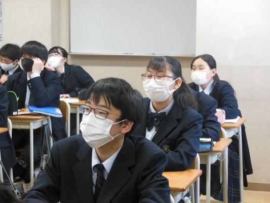 追手門学院大手前中学校・高等学校の制服画像。制服ランキング。
