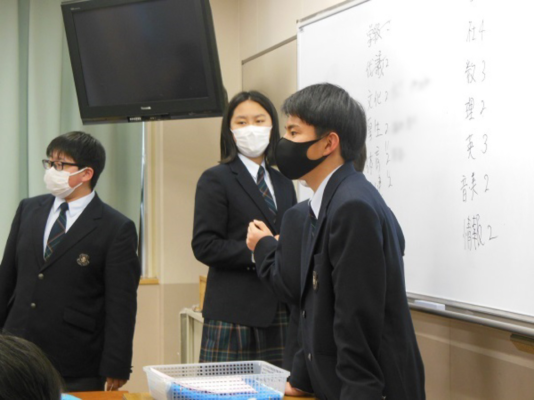 追手門学院大手前中学校・高等学校の制服画像。制服ランキング。