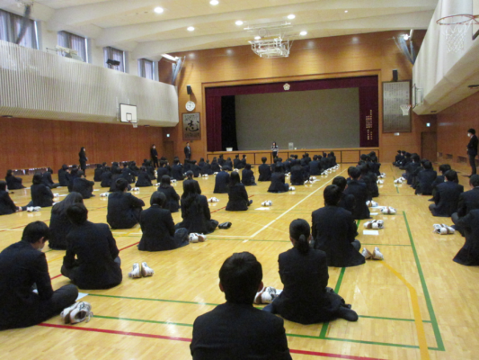 追手門学院大手前中学校・高等学校の制服画像。制服ランキング。