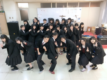 【2022統合閉校】大阪市立扇町総合高校の制服写真画像まとめ・レビュー口コミ評判・生徒の着こなし・夏服冬服詳細情報