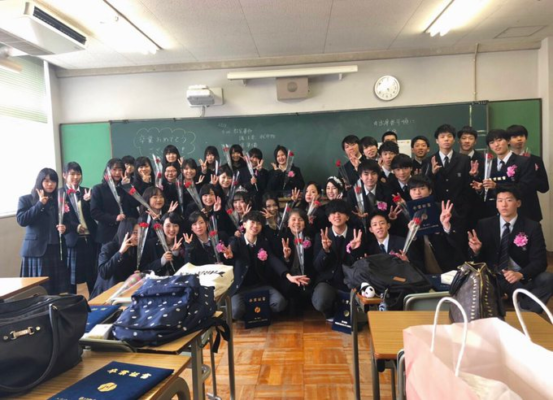 大阪府立枚方なぎさ高校の制服画像・評判着こなし・制服ランキング