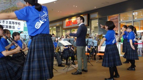 大阪府立枚方なぎさ高校の制服画像・評判着こなし・制服ランキング