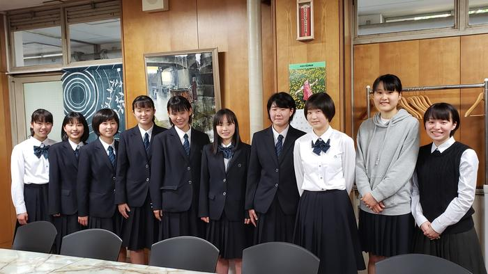 大阪府立牧野高校の制服画像・着こなし評判・制服ランキング