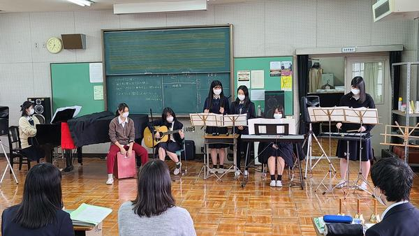 大阪府立牧野高校の制服画像・着こなし評判・制服ランキング