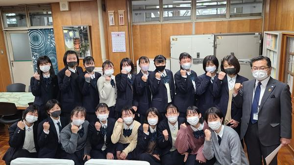 大阪府立牧野高校の制服画像・着こなし評判・制服ランキング
