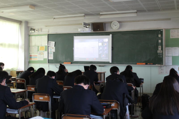 埼玉県立所沢商業高校の制服写真画像まとめ・レビュー口コミ評判・生徒の着こなし・夏服冬服詳細情報