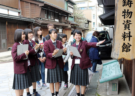 富山県立高岡商業高校の制服写真画像まとめ・レビュー口コミ評判・生徒の着こなし・夏服冬服詳細情報