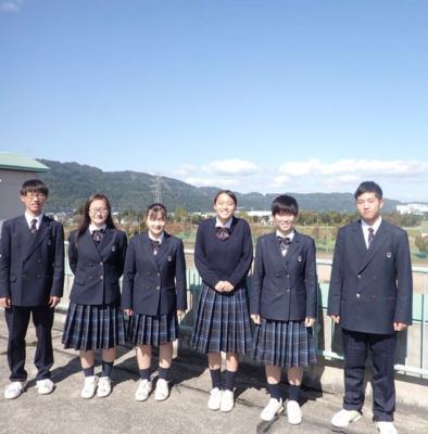 新潟県立国際情報高校の制服写真画像まとめ・レビュー口コミ評判・生徒の着こなし・夏服冬服詳細情報│全国中高制服グラム-全国47都道府県の中学校高等学校制服 検索口コミ-