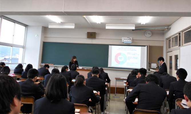 新潟県立正徳館高校の制服写真画像まとめ・レビュー口コミ評判・生徒の着こなし・夏服冬服詳細情報