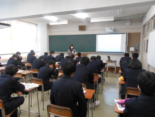 新潟県立正徳館高校の制服写真画像まとめ・レビュー口コミ評判・生徒の着こなし・夏服冬服詳細情報