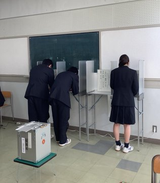 新潟県立正徳館高校の制服写真画像まとめ・レビュー口コミ評判・生徒の着こなし・夏服冬服詳細情報