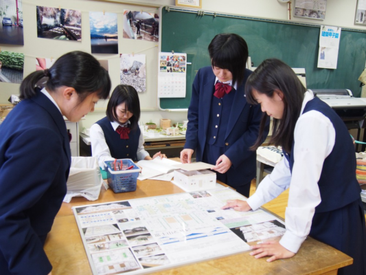 山梨県立甲府工業高校の制服写真画像まとめ・レビュー口コミ評判・生徒の着こなし・夏服冬服詳細情報