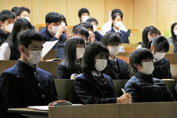 山梨学院中学高校の制服写真画像まとめ・レビュー口コミ評判・生徒の着こなし・夏服冬服詳細情報