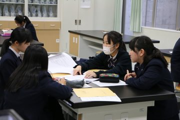 山梨学院中学高校の制服写真画像まとめ・レビュー口コミ評判・生徒の着こなし・夏服冬服詳細情報