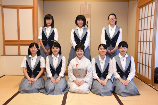 山梨県立吉田高校の制服写真画像まとめ・レビュー口コミ評判・生徒の着こなし・夏服冬服詳細情報