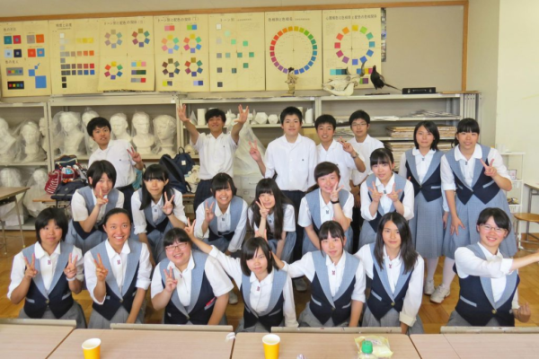 山梨県立吉田高校の制服写真画像まとめ・レビュー口コミ評判・生徒の着こなし・夏服冬服詳細情報