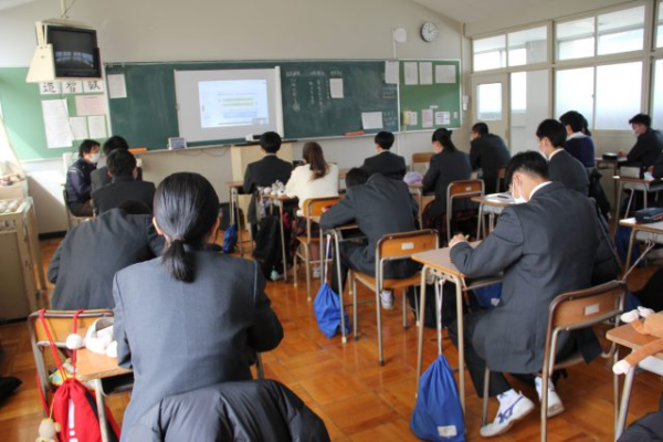 【2020新制服】山梨県立塩山高校の制服写真画像まとめ・レビュー口コミ評判・生徒の着こなし・夏服冬服詳細情報（えんざんこうこう）