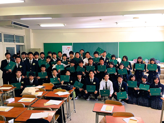 東海大学付属甲府高校の制服写真画像まとめ・レビュー口コミ評判・生徒の着こなし・夏服冬服詳細情報