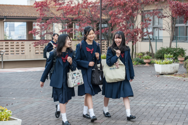 山梨英和中学校・高校の制服写真画像まとめ・レビュー口コミ評判・生徒の着こなし・夏服冬服詳細情報