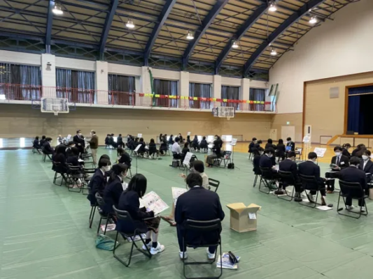 山梨県立甲府城西高校の制服写真画像まとめ・レビュー口コミ評判・生徒の着こなし・夏服冬服詳細情報