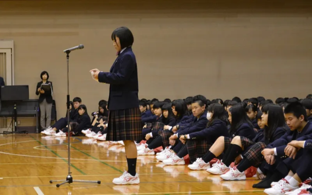 山梨県立甲府城西高校の制服写真画像まとめ・レビュー口コミ評判・生徒の着こなし・夏服冬服詳細情報