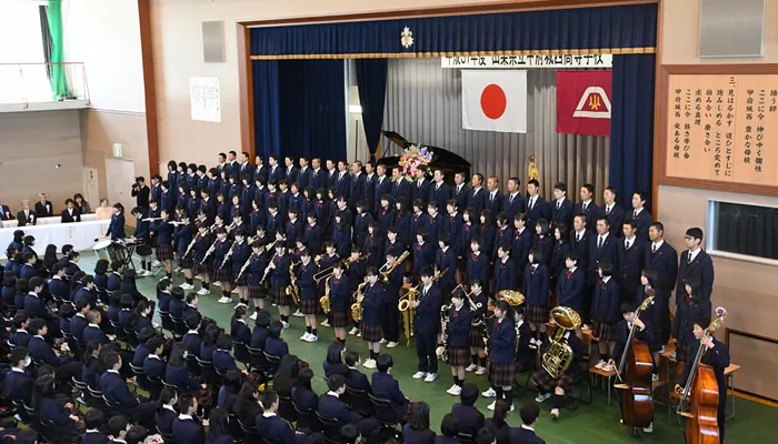 山梨県立甲府城西高校の制服写真画像まとめ・レビュー口コミ評判・生徒の着こなし・夏服冬服詳細情報
