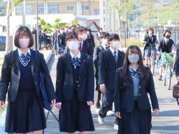 山梨県立市川高校の制服写真画像まとめ・レビュー口コミ評判・生徒の着こなし・夏服冬服詳細情報