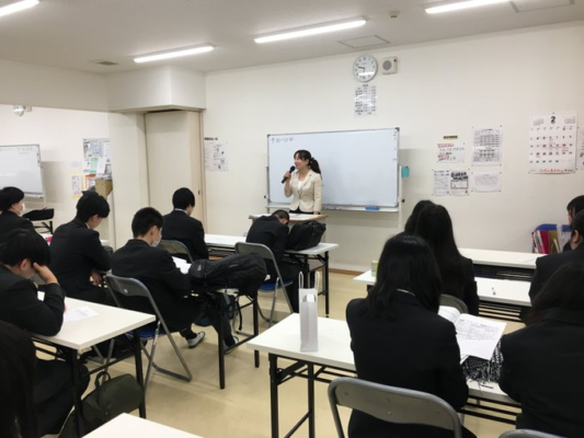 自然学園高校の制服写真画像まとめ・レビュー口コミ評判・生徒の着こなし・夏服冬服詳細情報