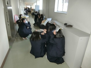 山梨県立山梨高校の制服写真画像まとめ・レビュー口コミ評判・生徒の着こなし・夏服冬服詳細情報