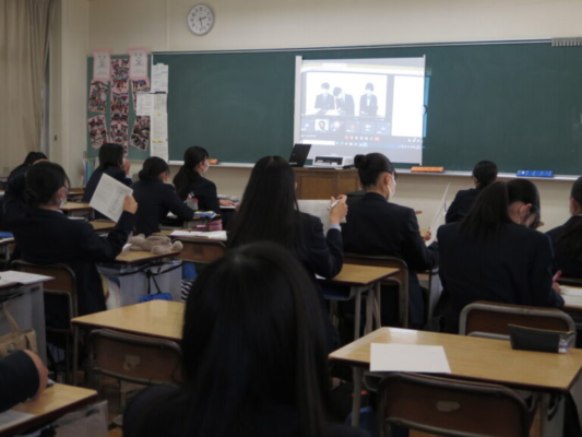 山梨県立甲府昭和高校の制服写真画像まとめ・レビュー口コミ評判・生徒の着こなし・夏服冬服詳細情報