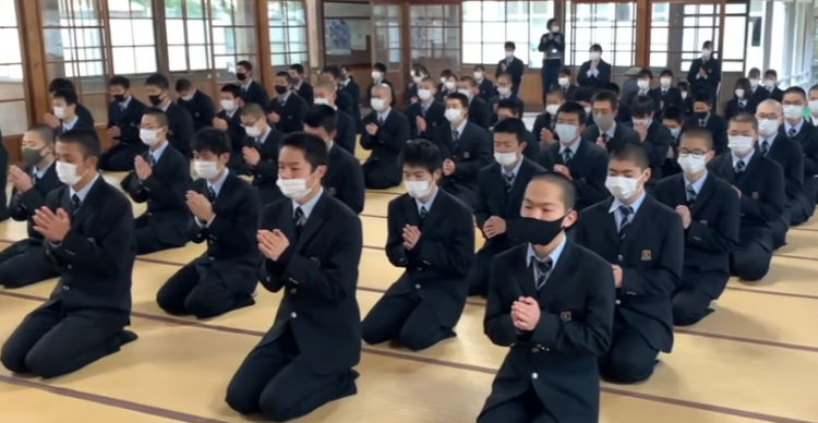 身延山高校の制服写真画像まとめ・レビュー口コミ評判・生徒の着こなし・夏服冬服詳細情報（みのぶさんこうこう）