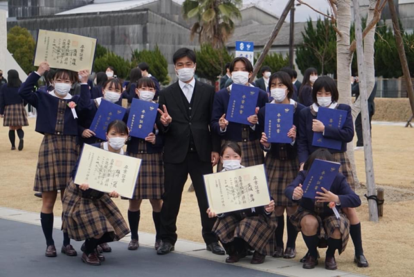 秀岳館高校の制服写真画像まとめ・レビュー口コミ評判・生徒の着こなし・夏服冬服 詳細情報（しゅうがくかんこうこう）│全国中高制服グラム-全国47都道府県の中学校高等学校制服検索口コミ-