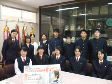 長崎県立諫早商業高校の制服写真画像まとめ・レビュー口コミ評判・生徒の着こなし・夏服冬服詳細情報