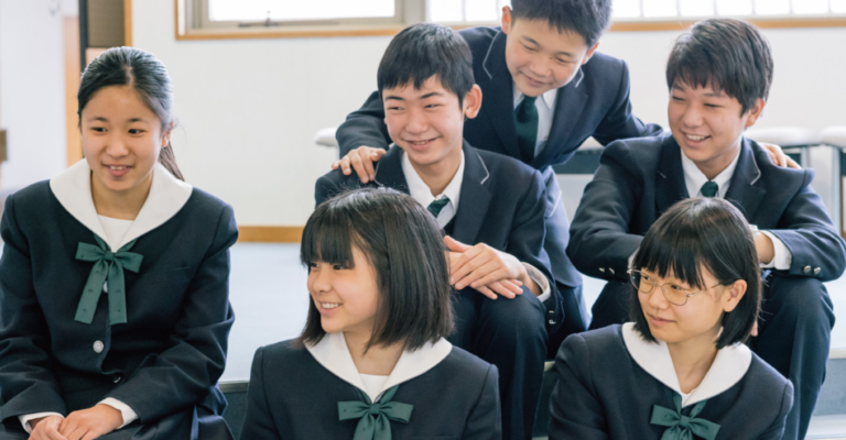 長崎玉成高校/附属中学部の制服写真画像まとめ・レビュー口コミ評判・生徒の着こなし・夏服冬服詳細情報│全国中高制服グラム-全国47都道府県の中学校 高等学校制服検索口コミ-