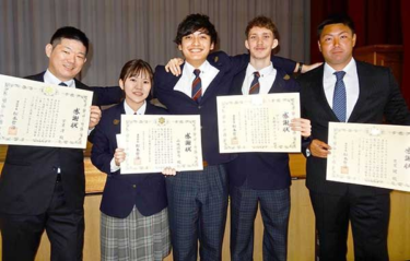 沖縄県立浦添商業高校の制服写真画像まとめ・レビュー口コミ評判・生徒の着こなし・夏服冬服詳細情報│全国中高制服グラム-全国47都道府県の中学校高等学校制服 検索口コミ-