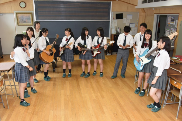 東京都立調布南高校の制服写真画像まとめ・レビュー口コミ評判・生徒の着こなし・夏服冬服詳細情報