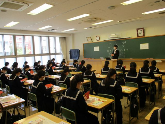 大妻中学高校の制服写真画像まとめ・レビュー口コミ評判・生徒の着こなし・夏服冬服詳細情報