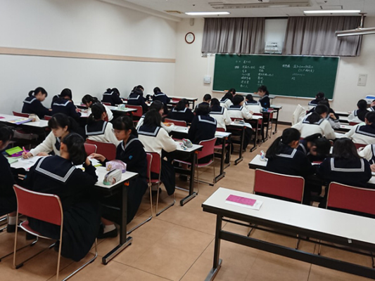 大妻中学高校の制服写真画像まとめ・レビュー口コミ評判・生徒の着こなし・夏服冬服詳細情報