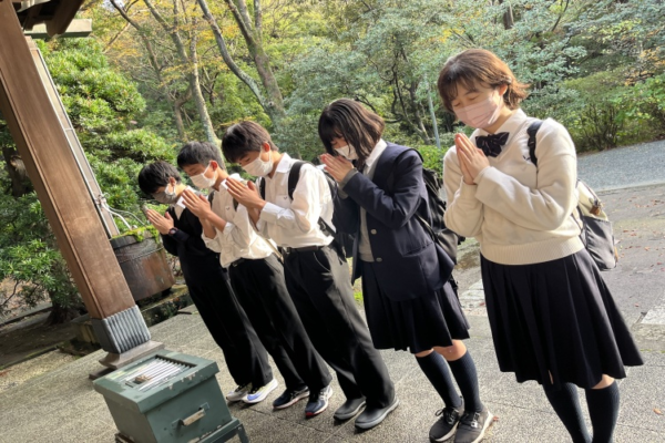 明治大学付属明治中学高校の制服写真画像まとめ・レビュー口コミ評判・生徒の着こなし・夏服冬服詳細情報