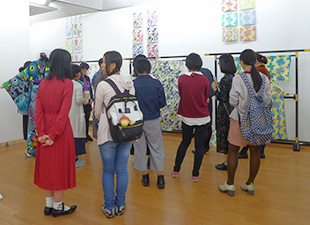 京都市立銅駝美術工芸高校の制服写真画像まとめ・レビュー口コミ評判・生徒の着こなし・夏服冬服詳細情報（どうだびじゅつこうげいこうこう）