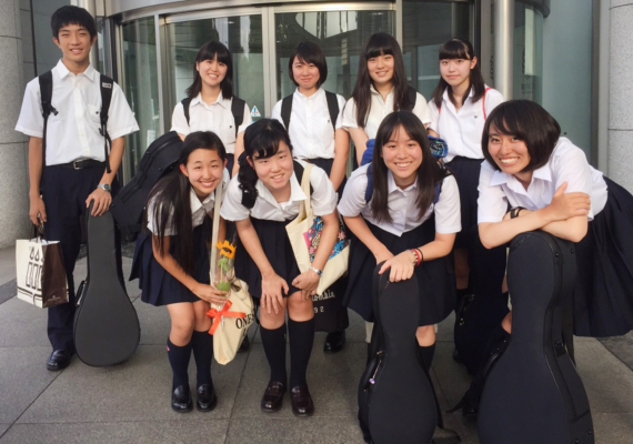 青山学院中等部高等部の制服詳細/画像まとめ/口コミ・評判・自由制服のルール詳細情報等