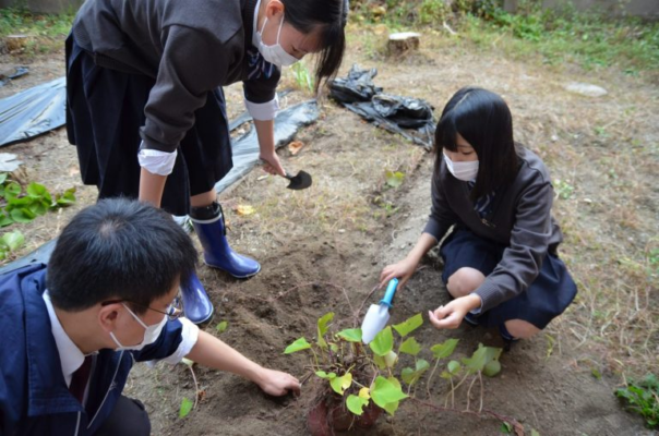京都廣学館高校の制服写真画像まとめ・レビュー口コミ評判・生徒の着こなし・夏服冬服詳細情報
