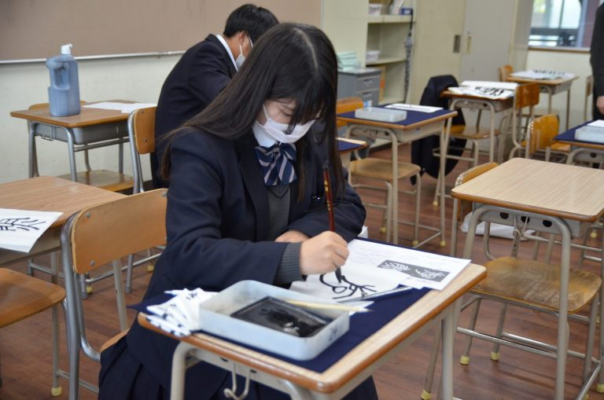 京都廣学館高校の制服写真画像まとめ・レビュー口コミ評判・生徒の着こなし・夏服冬服詳細情報