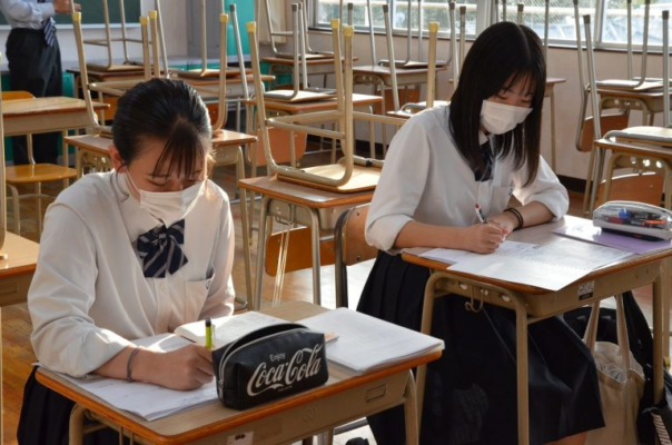 京都廣学館高校の制服写真画像まとめ・レビュー口コミ評判・生徒の着こなし・夏服冬服詳細情報