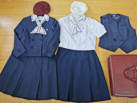 金蘭千里中学高校の制服写真画像まとめ・レビュー口コミ評判・生徒の着こなし・中高制服ちがい・新制服旧制服比較等