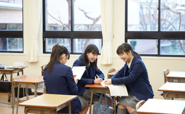 香蘭女学校中等科高等科の制服写真画像まとめ・レビュー口コミ評判・生徒の着こなし・夏服冬服詳細情報（こうらん）