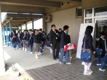 堺市立美原中学校制服写真画像まとめ・レビュー口コミ評判・生徒の着こなし・夏服冬服詳細情報