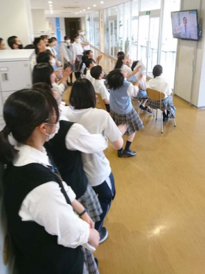 幸福の科学学園関西中学高校の制服写真画像動画まとめ・レビュー口コミ評判・生徒の着こなし・夏服冬服詳細情報